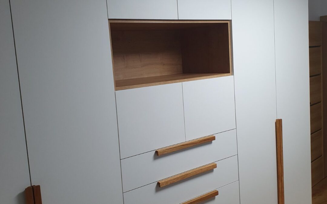 Lamino vs masivní dřevo: Jaký materiál zvolit a v čem se liší?